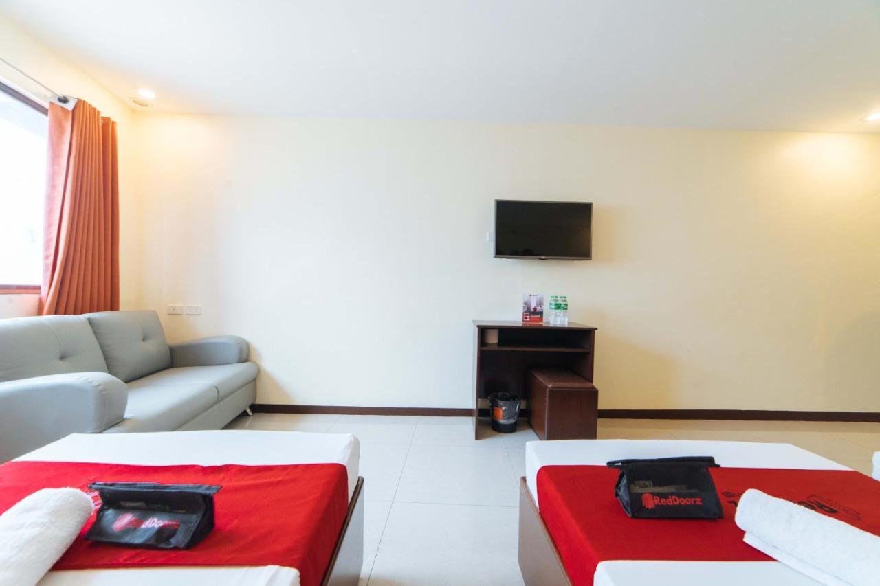 Reddoorz Near Victoria Mall Davao Exterior photo
